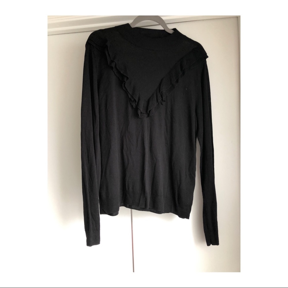 SOLD🔥USED🔥 H&M ruffle sweater